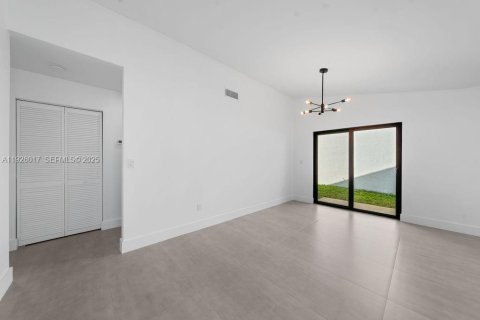 Купить виллу или дом в Майами, Флорида 3 спальни, 115.29м2, № 1984352 - фото 21