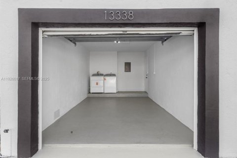 Купить виллу или дом в Майами, Флорида 3 спальни, 115.29м2, № 1984352 - фото 27