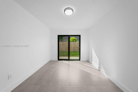 Купить виллу или дом в Майами, Флорида 3 спальни, 115.29м2, № 1984352 - фото 7