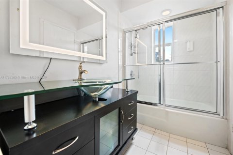 Copropriété à vendre à Fort Lauderdale, Floride: 2 chambres, 95.69 m2 № 1700592 - photo 27