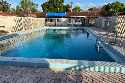 Villa ou maison à vendre à Kissimmee, Floride: 2 chambres, 69.68 m2 № 2195851 - photo 16