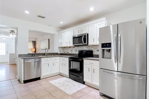 Touwnhouse à vendre à Kissimmee, Floride: 2 chambres, 121.14 m2 № 2388942 - photo 14