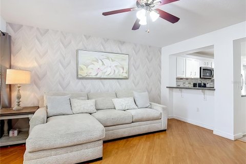 Touwnhouse à vendre à Kissimmee, Floride: 2 chambres, 121.14 m2 № 2388942 - photo 9