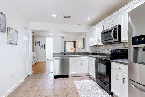 Touwnhouse à vendre à Kissimmee, Floride: 2 chambres, 121.14 m2 № 2388942 - photo 13