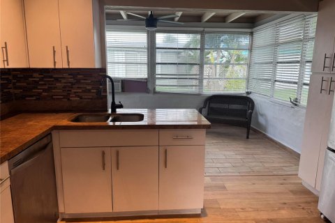 House in Tamarac, Florida 2 bedrooms, 93.55 sq.m. № 2250172 - photo 14