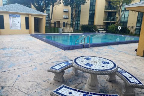 Condominio en venta en Miami, Florida, 2 dormitorios, 83.43 m2 № 1964456 - foto 10