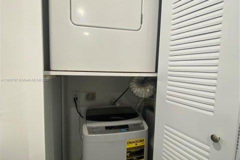 Condominio en venta en Miami, Florida, 2 dormitorios, 83.43 m2 № 1964456 - foto 9