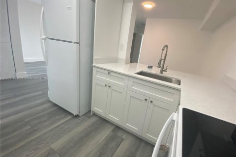 Condominio en venta en Miami, Florida, 2 dormitorios, 83.43 m2 № 1964456 - foto 2