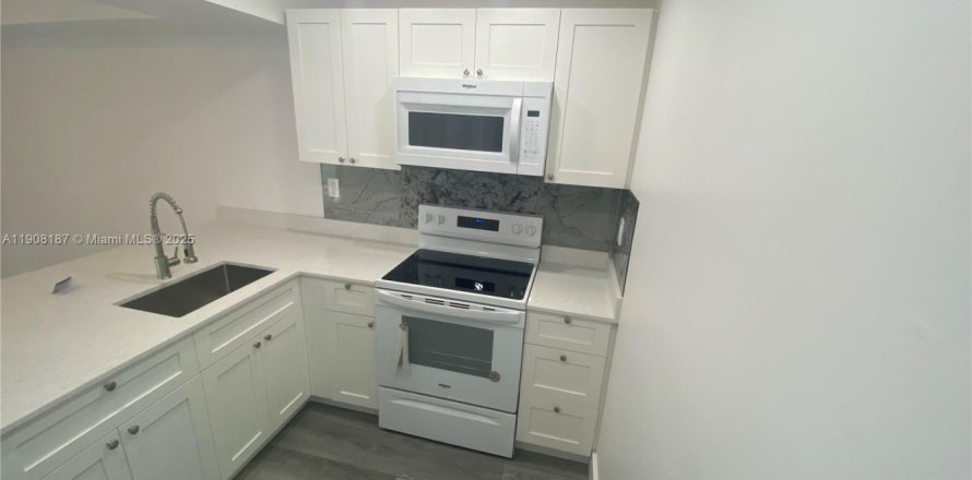 Condominio en Miami, Florida, 2 dormitorios № 1964456