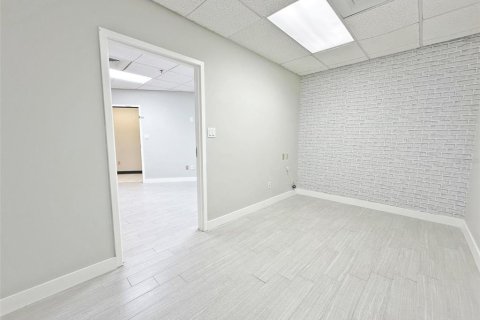 Propiedad comercial en alquiler en Orlando, Florida № 2097267 - foto 8