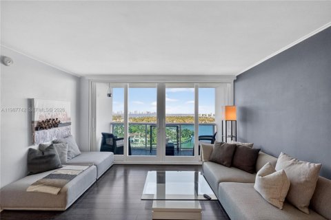 Кондоминиум с 1 спальней в Майами-Бич, Флорида № 2051841