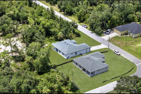 Casa en venta en Port Charlotte, Florida, 3 dormitorios, 165.64 m2 № 1902038 - foto 5