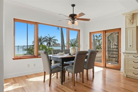 House in Saint Petersburg, Florida 5 bedrooms, 543.01 sq.m. № 2097427 - photo 20