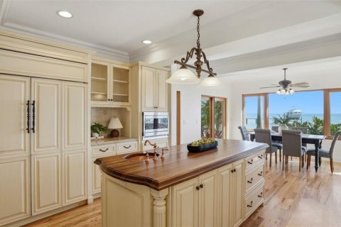 House in Saint Petersburg, Florida 5 bedrooms, 543.01 sq.m. № 2097427 - photo 27