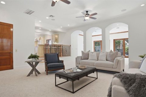 House in Saint Petersburg, Florida 5 bedrooms, 543.01 sq.m. № 2097427 - photo 28
