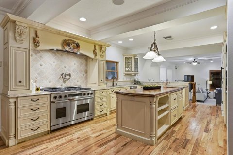 House in Saint Petersburg, Florida 5 bedrooms, 543.01 sq.m. № 2097427 - photo 22