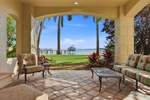 House in Saint Petersburg, Florida 5 bedrooms, 543.01 sq.m. № 2097427 - photo 14