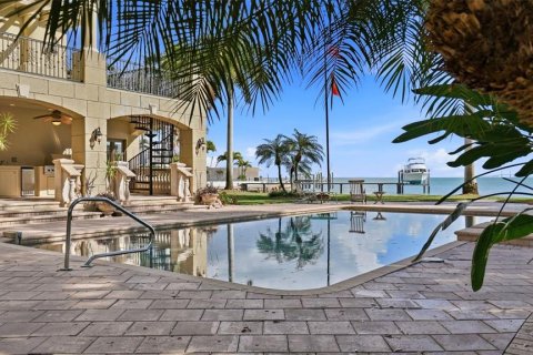 House in Saint Petersburg, Florida 5 bedrooms, 543.01 sq.m. № 2097427 - photo 5