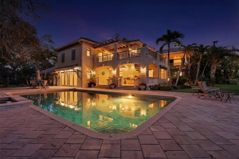 House in Saint Petersburg, Florida 5 bedrooms, 543.01 sq.m. № 2097427 - photo 3