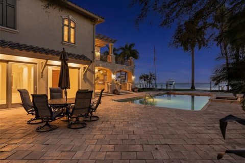 House in Saint Petersburg, Florida 5 bedrooms, 543.01 sq.m. № 2097427 - photo 4