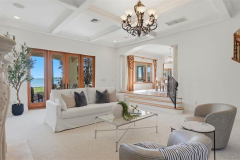House in Saint Petersburg, Florida 5 bedrooms, 543.01 sq.m. № 2097427 - photo 10