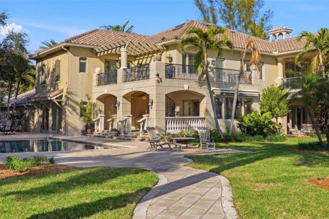 House in Saint Petersburg, Florida 5 bedrooms, 543.01 sq.m. № 2097427 - photo 7
