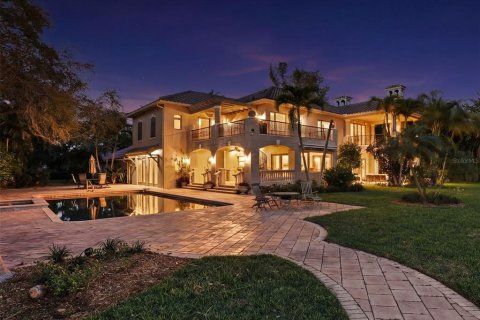 House in Saint Petersburg, Florida 5 bedrooms, 543.01 sq.m. № 2097427 - photo 2