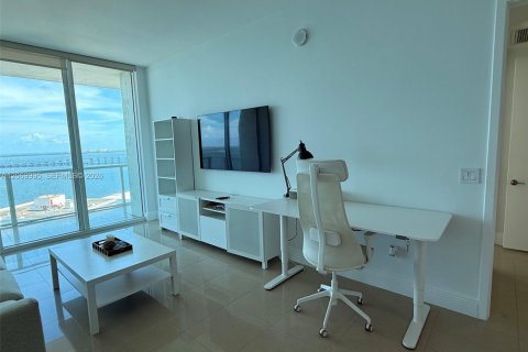 Condominio en alquiler en Miami, Florida, 1 dormitorio, 75.34 m2 № 2305744 - foto 2