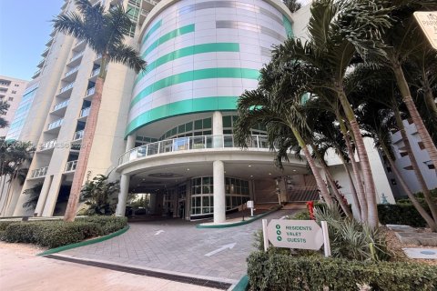 Condominio en alquiler en Miami, Florida, 1 dormitorio, 75.34 m2 № 2305744 - foto 14