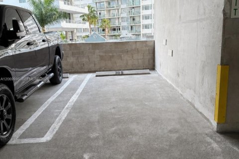 Condominio en alquiler en Miami, Florida, 1 dormitorio, 75.34 m2 № 2305744 - foto 12