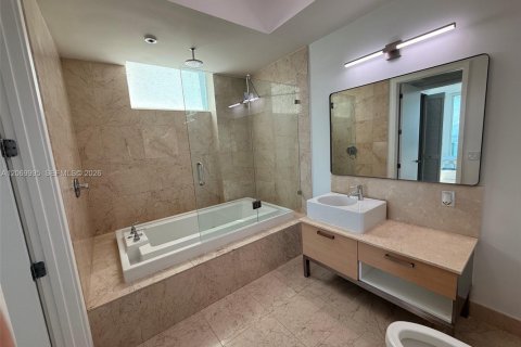 Condominio en alquiler en Miami, Florida, 1 dormitorio, 75.34 m2 № 2305744 - foto 4