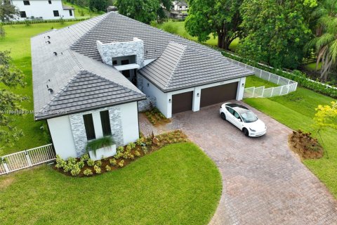 House in Southwest Ranches, Florida 4 bedrooms, 344.2 sq.m. № 1700574 - photo 3