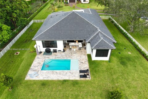 House in Southwest Ranches, Florida 4 bedrooms, 344.2 sq.m. № 1700574 - photo 1