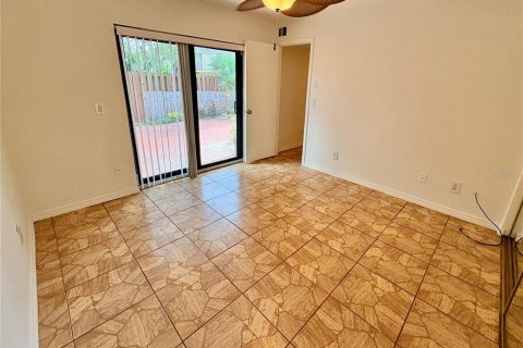 Townhouse in New Smyrna Beach, Florida 3 bedrooms, 161.28 sq.m. № 2224472 - photo 4