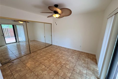 Townhouse in New Smyrna Beach, Florida 3 bedrooms, 161.28 sq.m. № 2224472 - photo 5