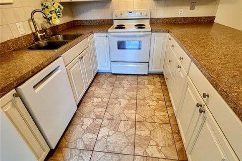 Townhouse in New Smyrna Beach, Florida 3 bedrooms, 161.28 sq.m. № 2224472 - photo 8