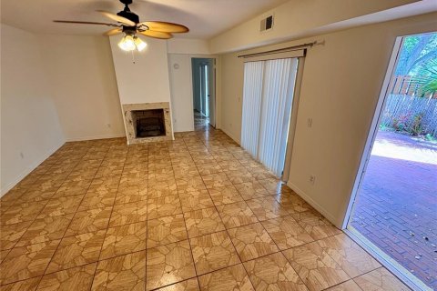 Townhouse in New Smyrna Beach, Florida 3 bedrooms, 161.28 sq.m. № 2224472 - photo 10