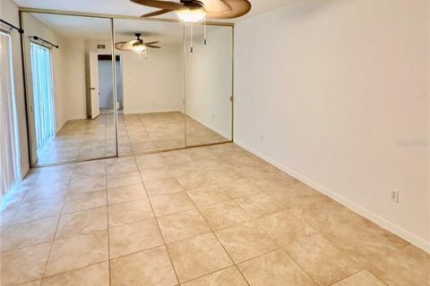 Townhouse in New Smyrna Beach, Florida 3 bedrooms, 161.28 sq.m. № 2224472 - photo 23
