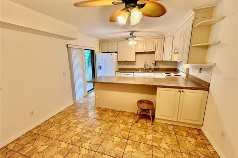 Townhouse in New Smyrna Beach, Florida 3 bedrooms, 161.28 sq.m. № 2224472 - photo 7