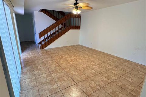 Townhouse in New Smyrna Beach, Florida 3 bedrooms, 161.28 sq.m. № 2224472 - photo 6