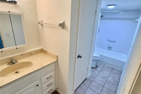 Townhouse in New Smyrna Beach, Florida 3 bedrooms, 161.28 sq.m. № 2224472 - photo 20