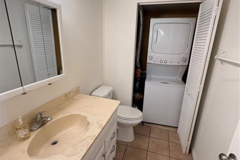 Townhouse in New Smyrna Beach, Florida 3 bedrooms, 161.28 sq.m. № 2224472 - photo 9