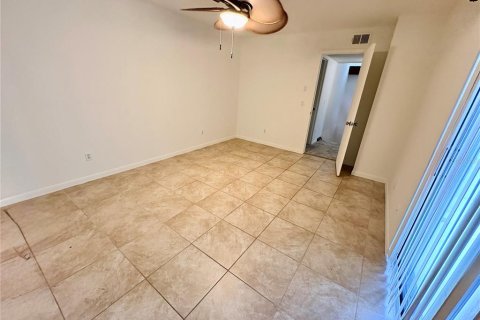 Townhouse in New Smyrna Beach, Florida 3 bedrooms, 161.28 sq.m. № 2224472 - photo 24