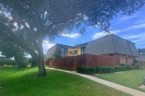 Townhouse in New Smyrna Beach, Florida 3 bedrooms, 161.28 sq.m. № 2224472