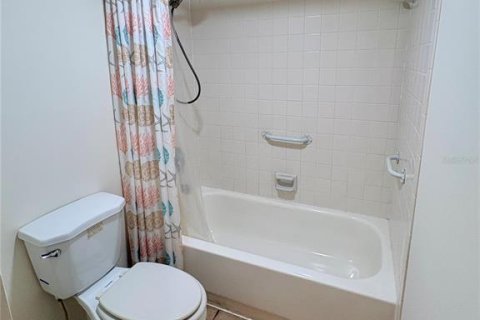 Townhouse in New Smyrna Beach, Florida 3 bedrooms, 161.28 sq.m. № 2224472 - photo 21