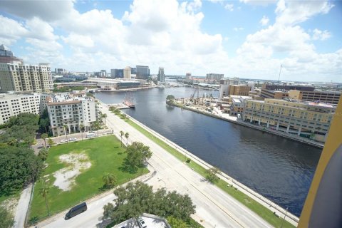 Condominio en alquiler en Tampa, Florida, 2 dormitorios, 94.95 m2 № 2195867 - foto 4