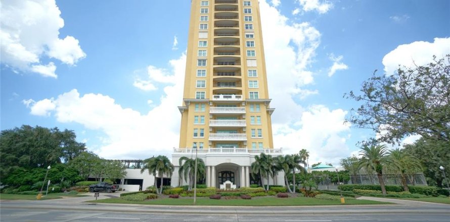 Condominio en Tampa, Florida, 2 dormitorios № 2195867