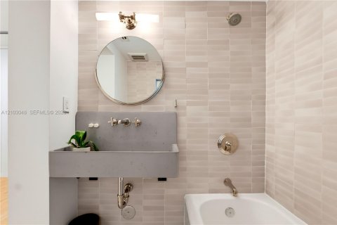 Casa en venta en Miami Shores, Florida, 4 dormitorios, 256.13 m2 № 2412484 - foto 29