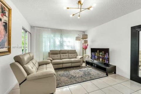 Condo in Miami, Florida, 2 bedrooms  № 2089403 - photo 15