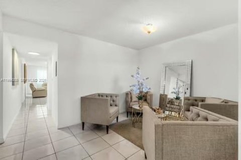 Condo in Miami, Florida, 2 bedrooms  № 2089403 - photo 7